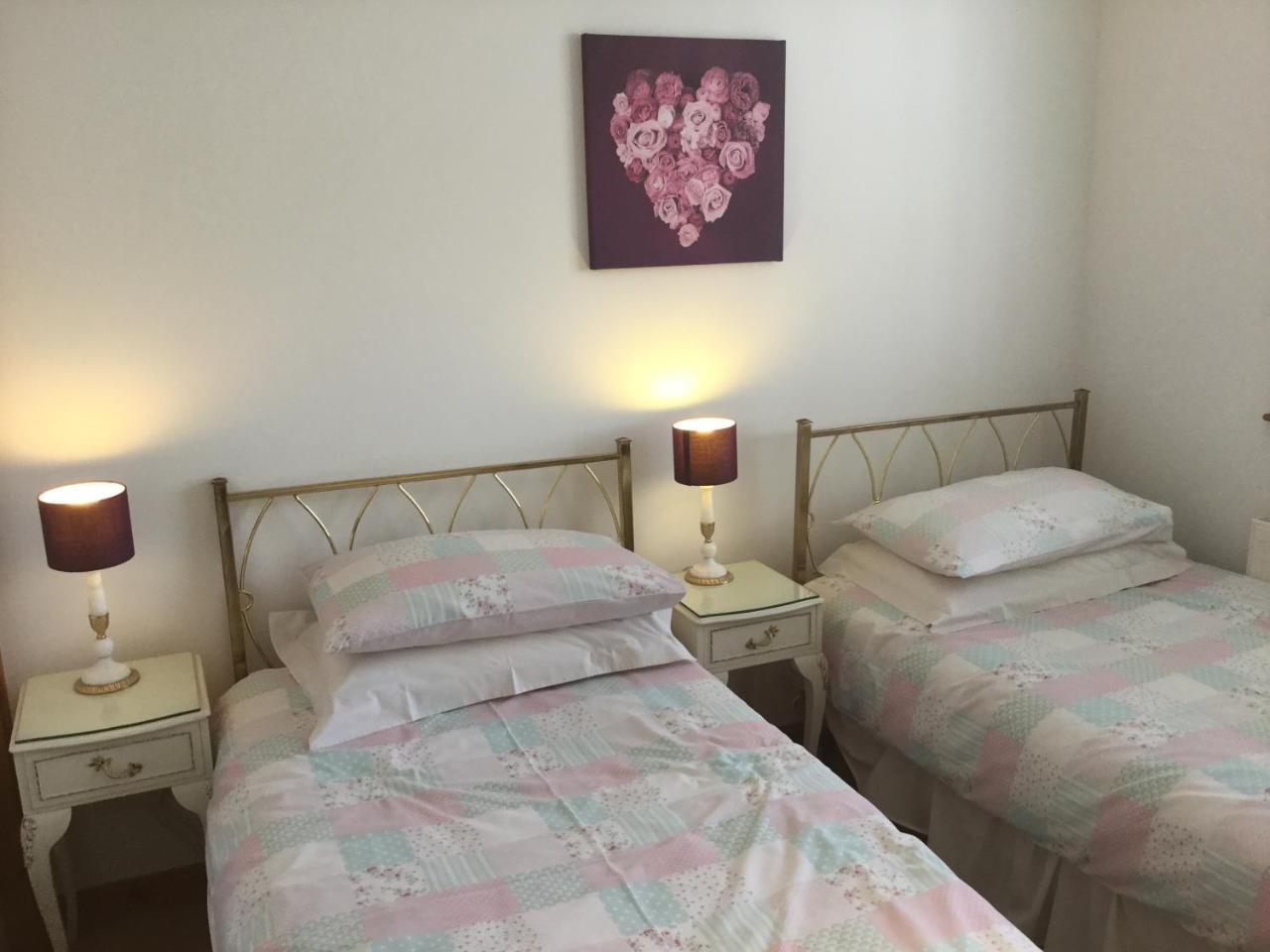 Two-Bedroom Apartment - Golf View Free Parking อินเวอร์เนส ภายนอก รูปภาพ